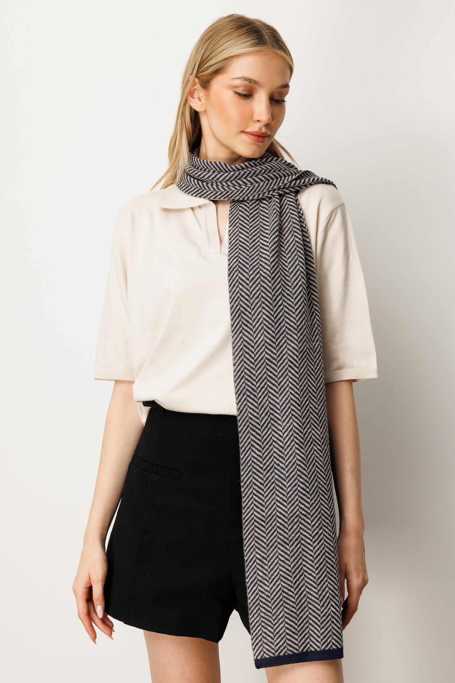 LYCIA SHAWL MARINEBLAUW-BEIGE