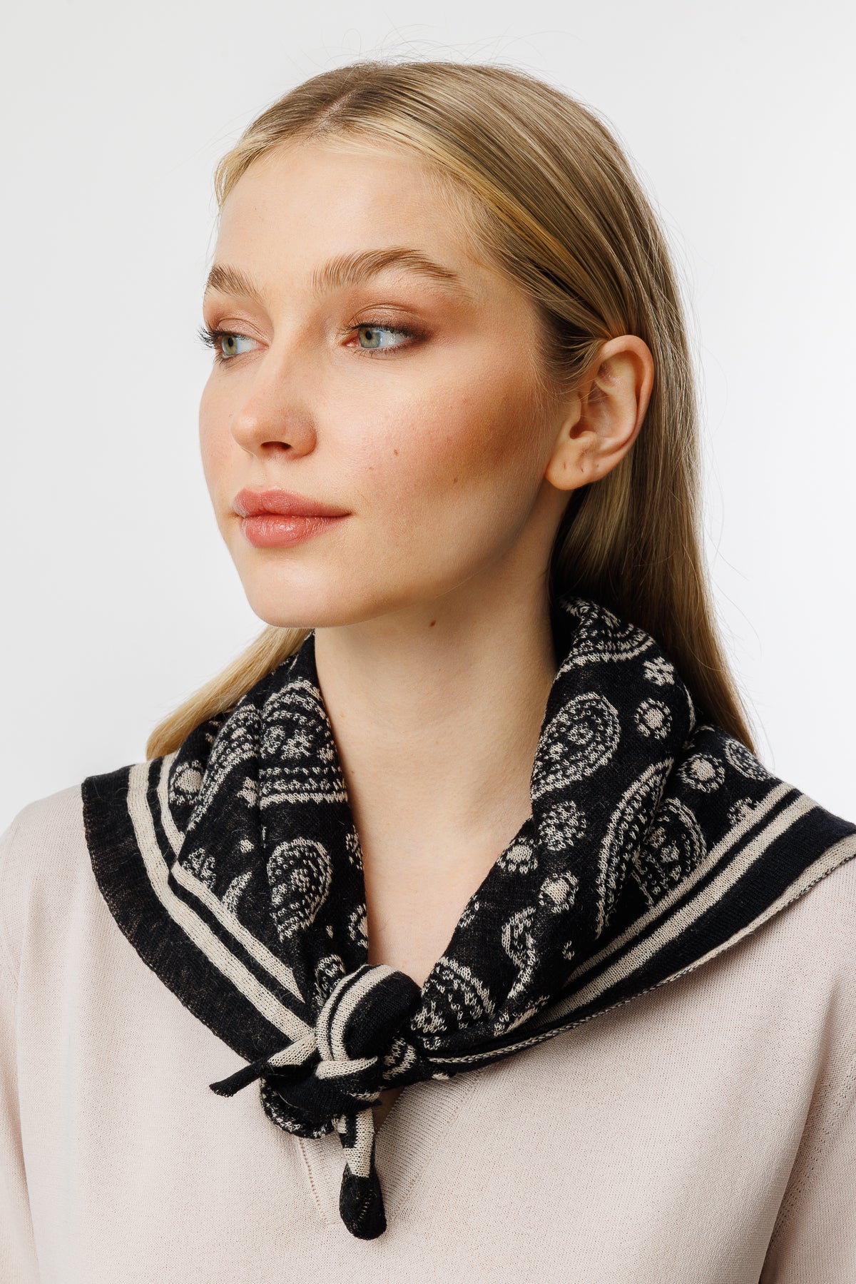 PATARA VIERKANTE FOULARD ZWART-BEIGE