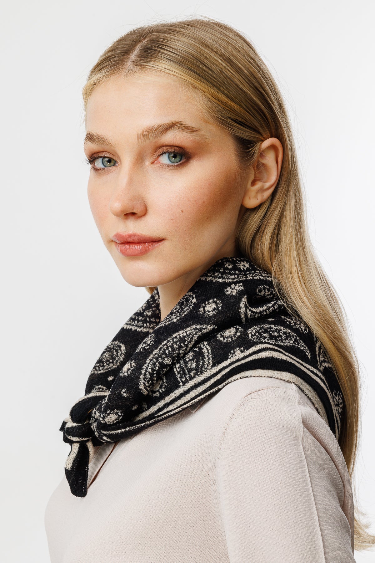 PATARA VIERKANTE FOULARD ZWART-BEIGE
