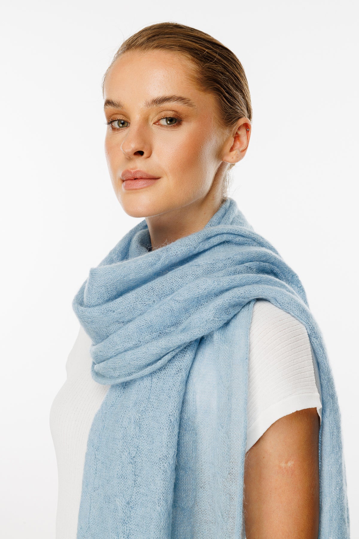 ARINNA SCARF BLUE-CABLE KNIT