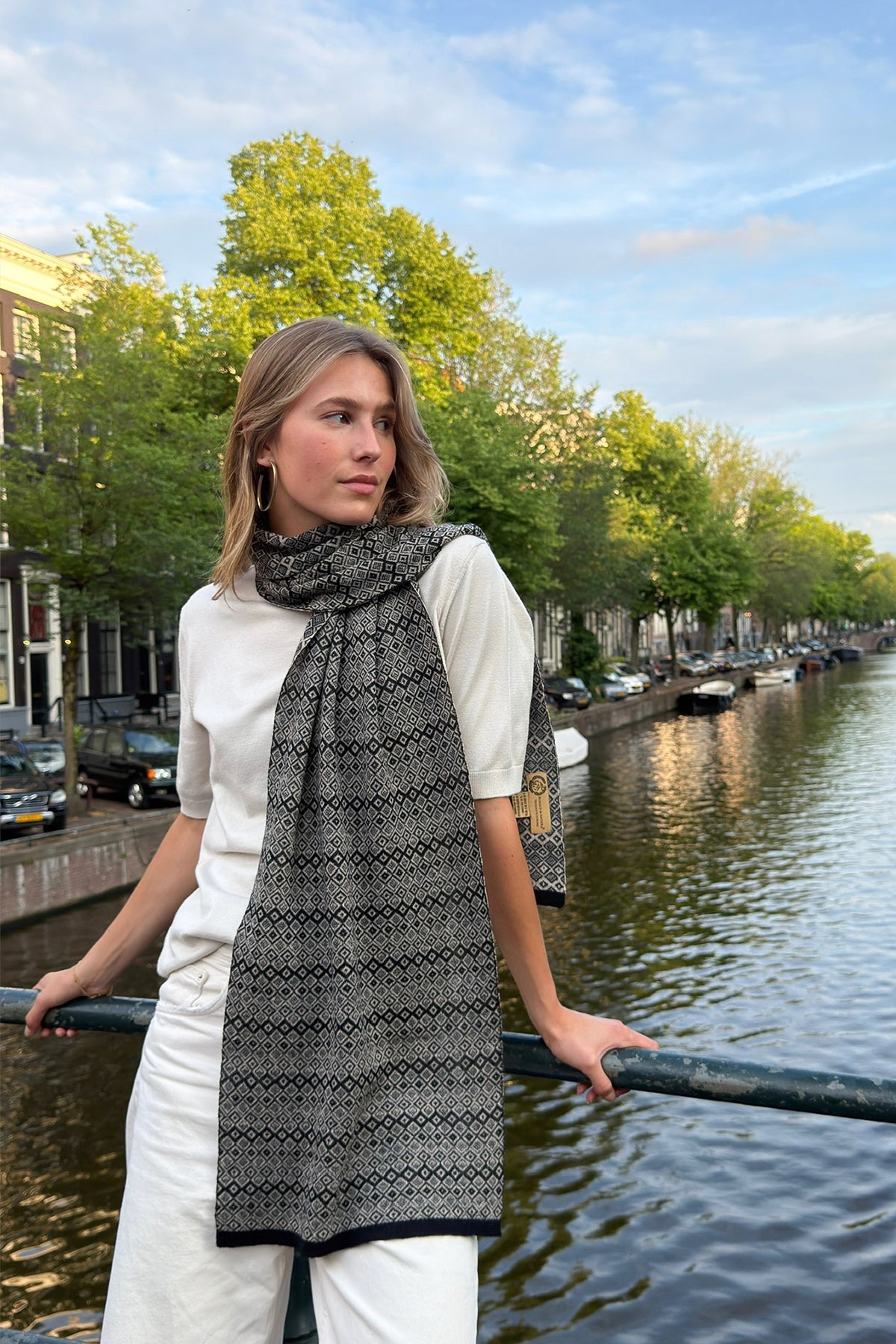 SNOWY SHAWL BLACK BEIGE