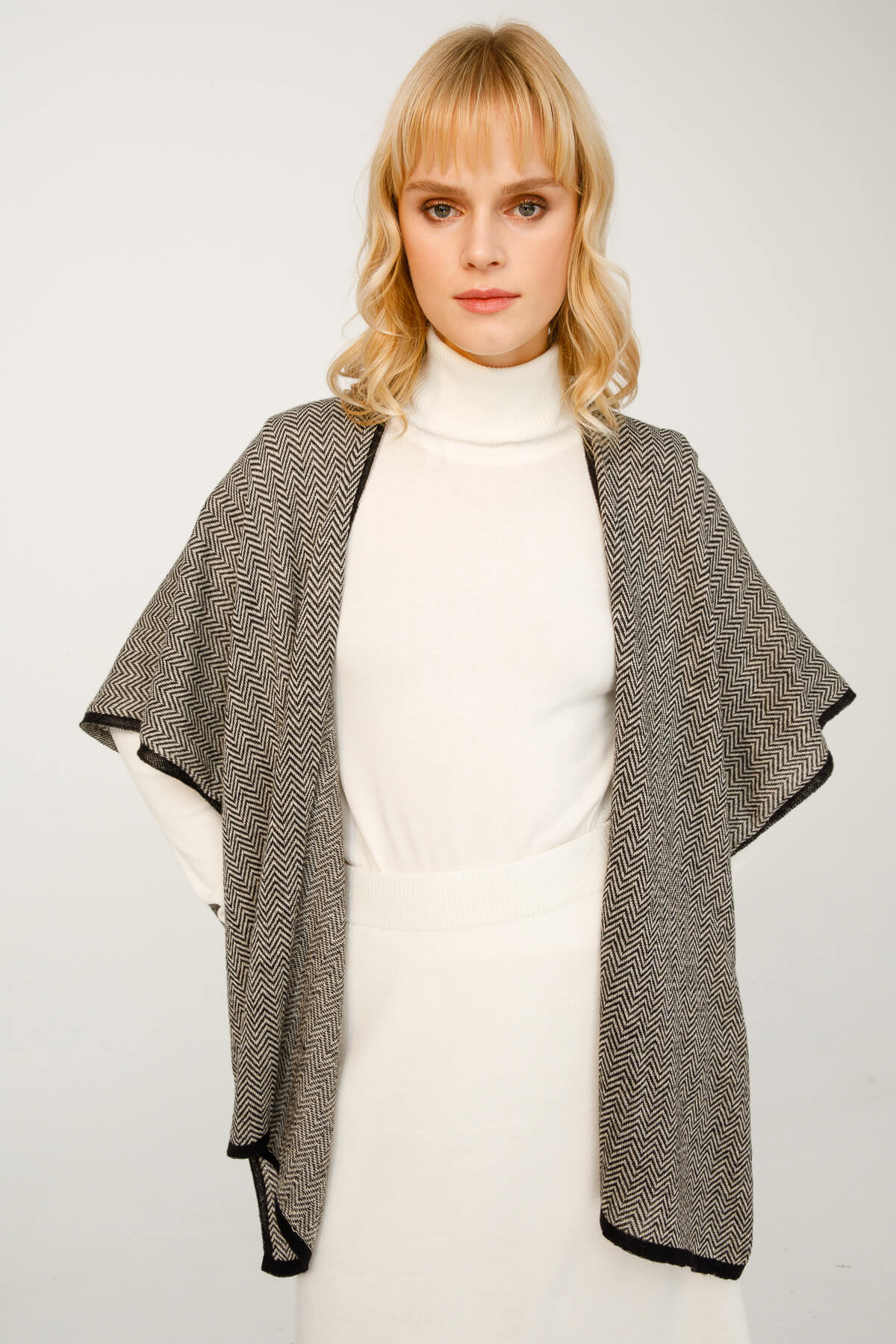 LYDIA STOLE ZWART-BEIGE