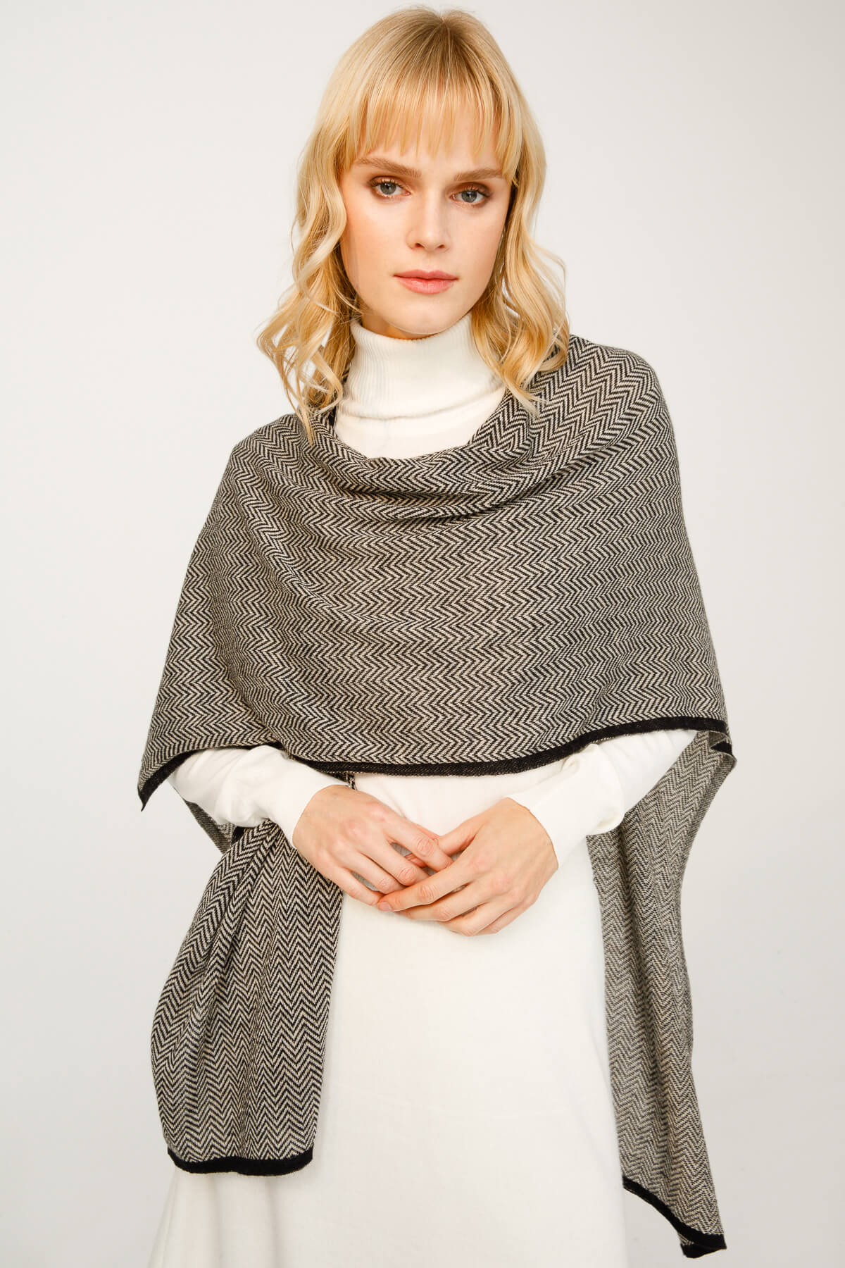 LYDIA STOLE ZWART-BEIGE