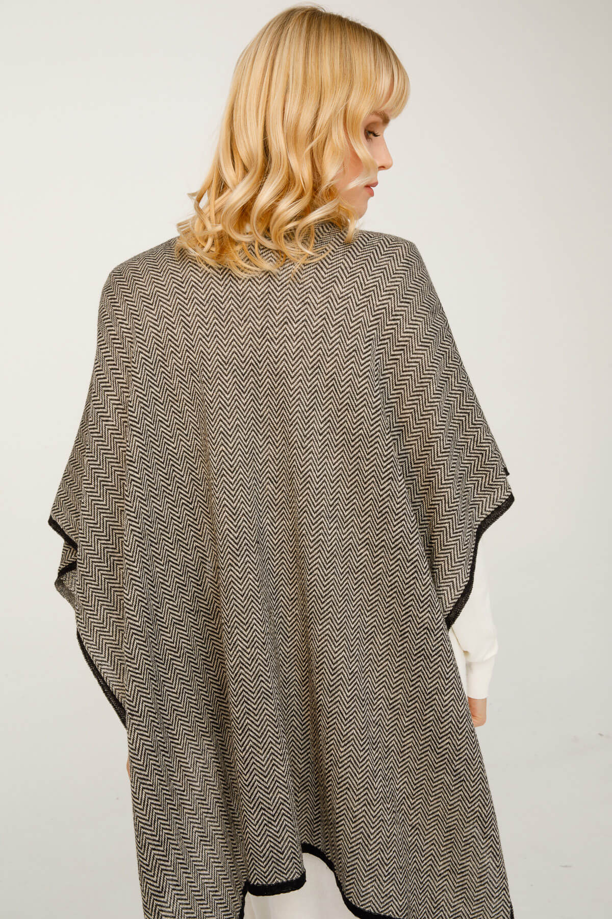 LYDIA STOLE ZWART-BEIGE