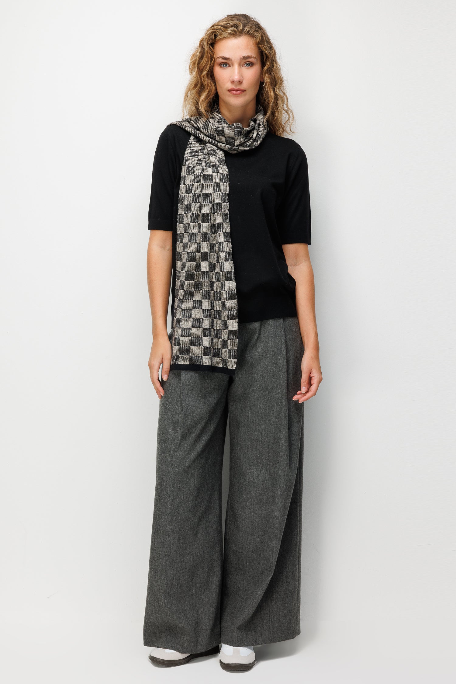MOSAIC SHAWL BLACK-BEIGE
