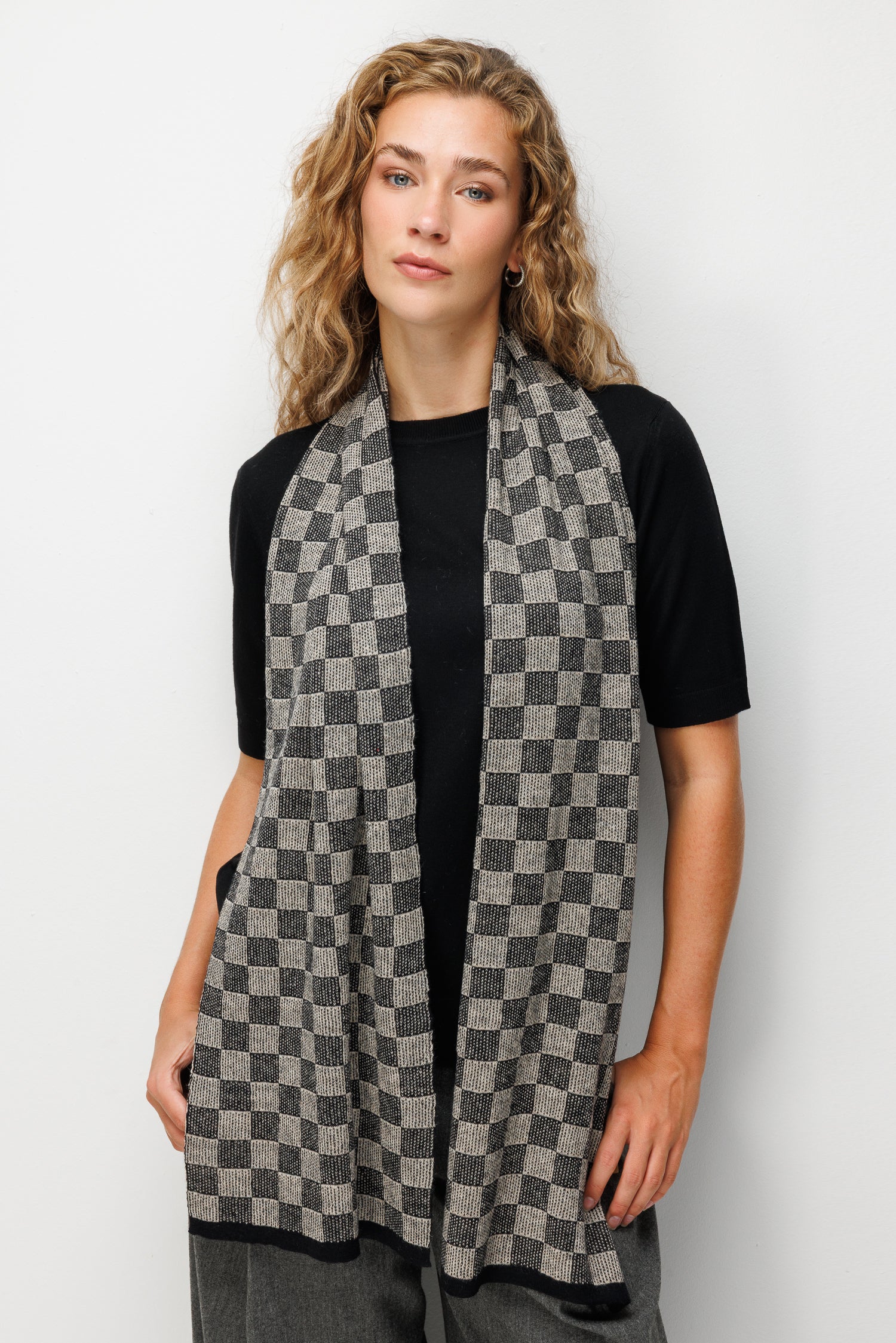 MOSAIC SHAWL BLACK-BEIGE
