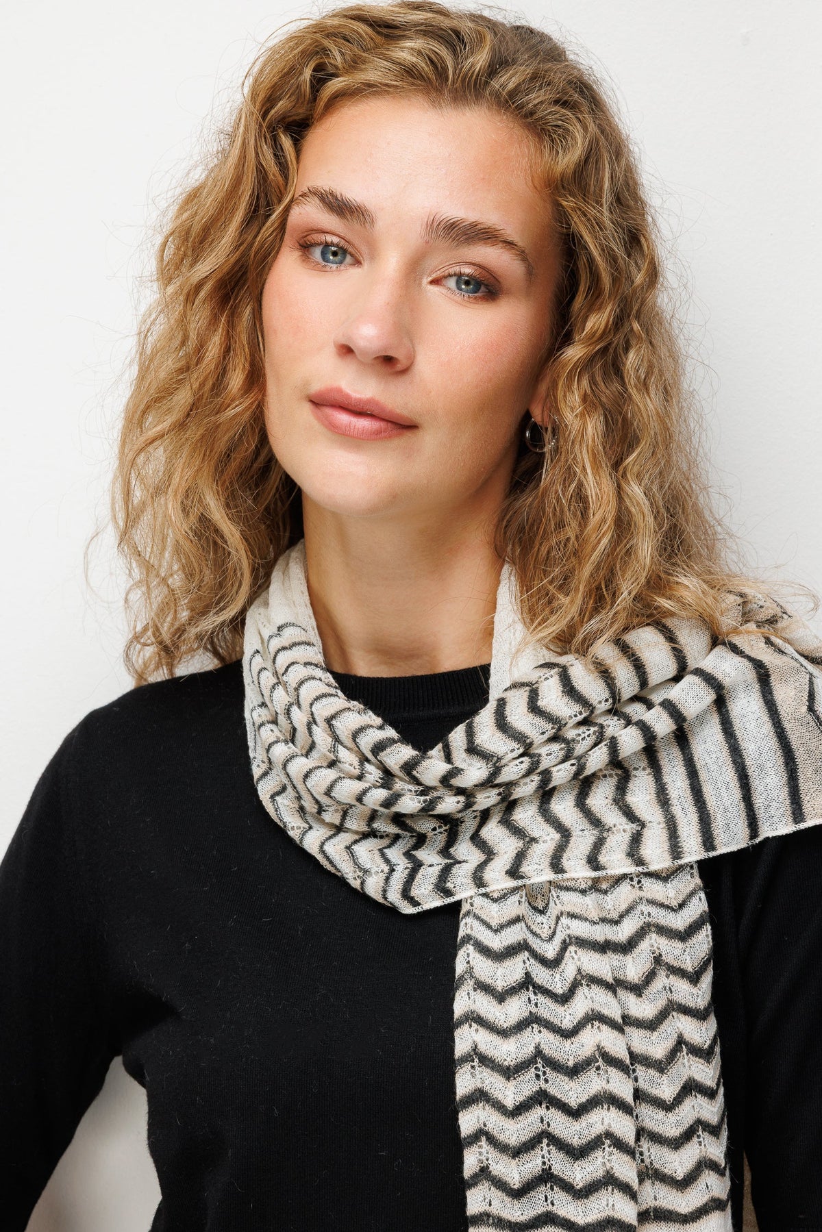 CYBELE SHAWL ECRU-BEIGE-BLACK