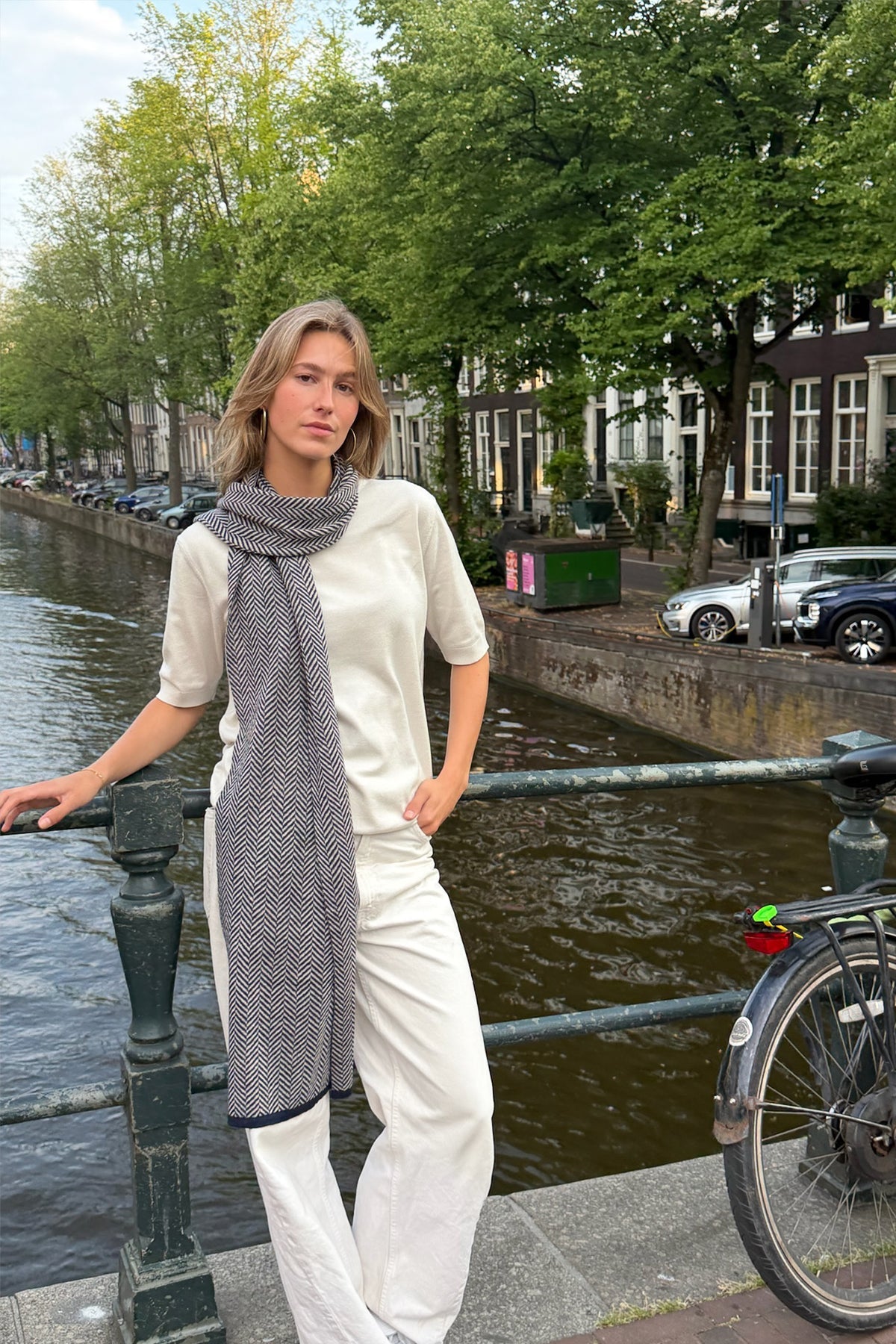 LYCIA SHAWL NAVY-BEIGE