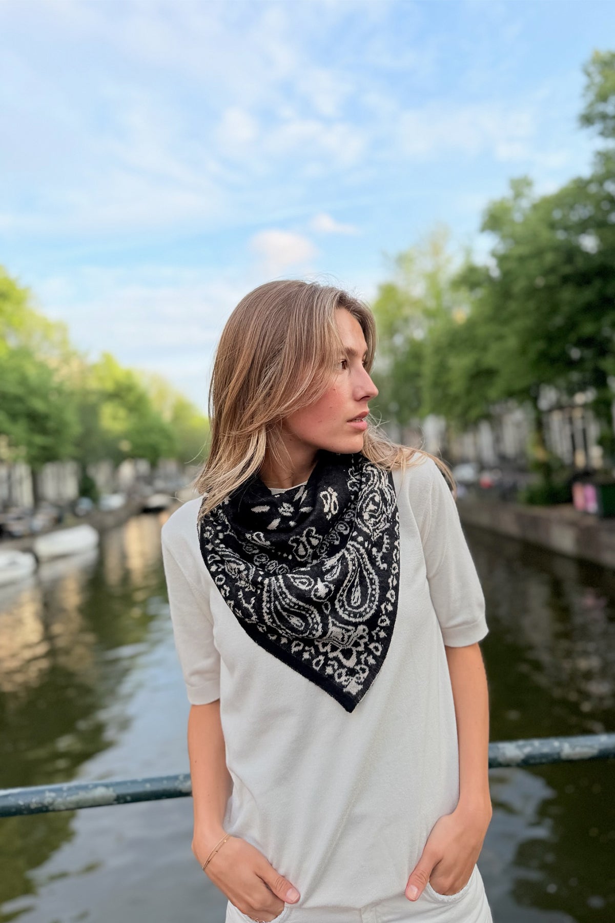 STAR SHAWL BLACK-BEIGE